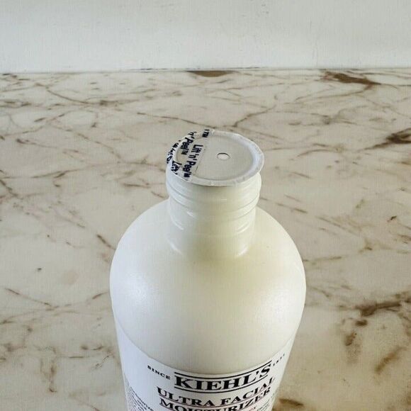 KIEHL'S Ultra Facial Moisturizer 8.4 fl. oz. / 250ml - Picture 3 of 3